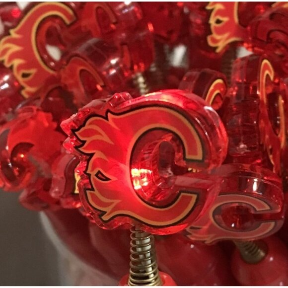 Calgary Flames Pens NHL Light Up Official Licensed Red LED 40 or More Blue Ink - Picture 6 of 9